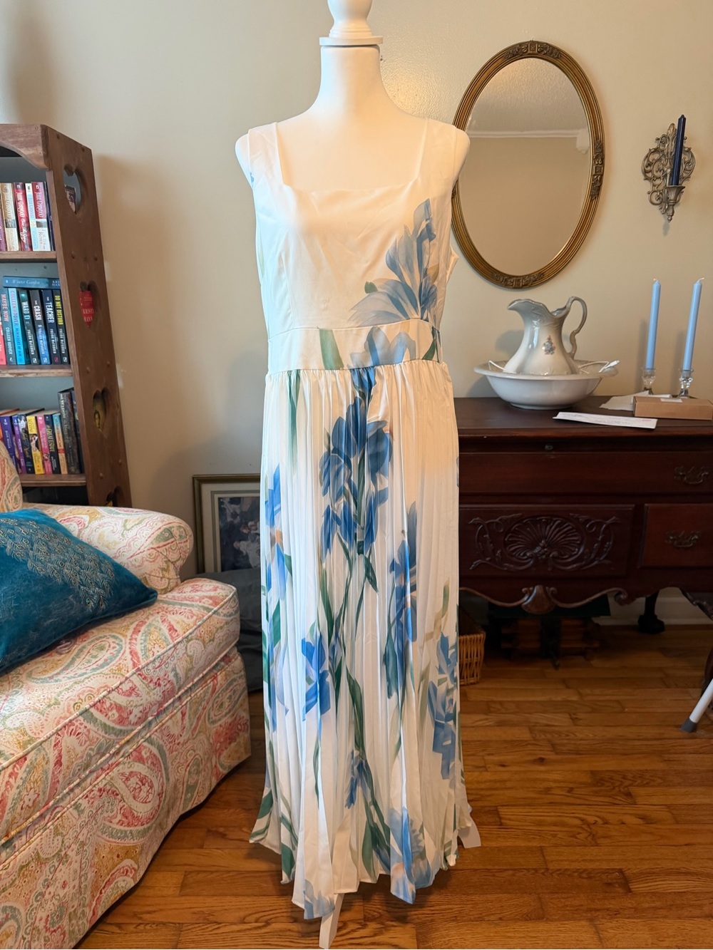Women’s White Floral Pleated Maxi Dress - Blue Floral